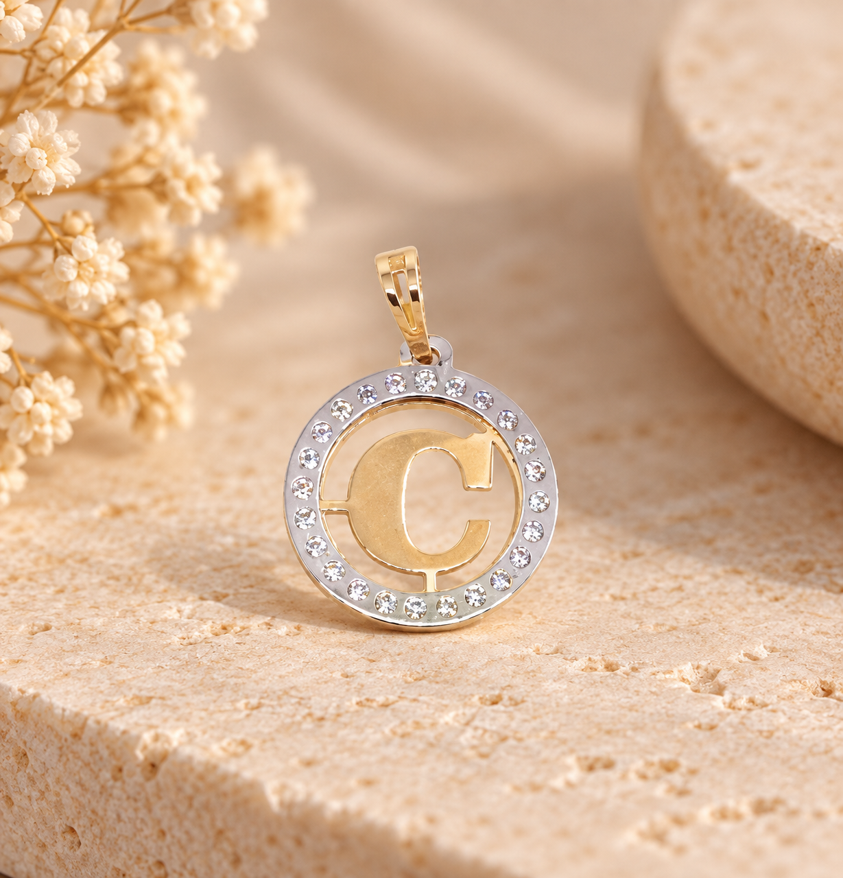 Medalha Ouro Bicolor 19,2Kt Letra C Zircónias