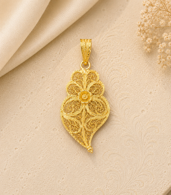 Viana Filigree Heart 19.2Kt Gold