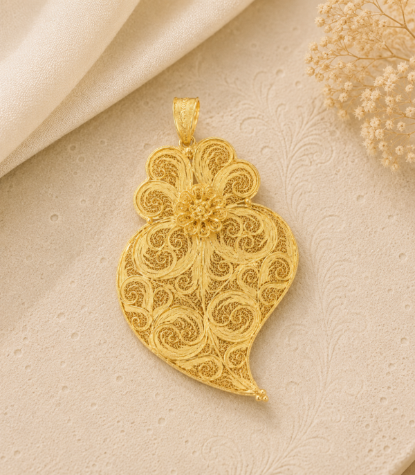 Viana Filigree Heart 19.2Kt Gold