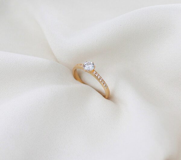 9Kt Gold Zirconia Ring