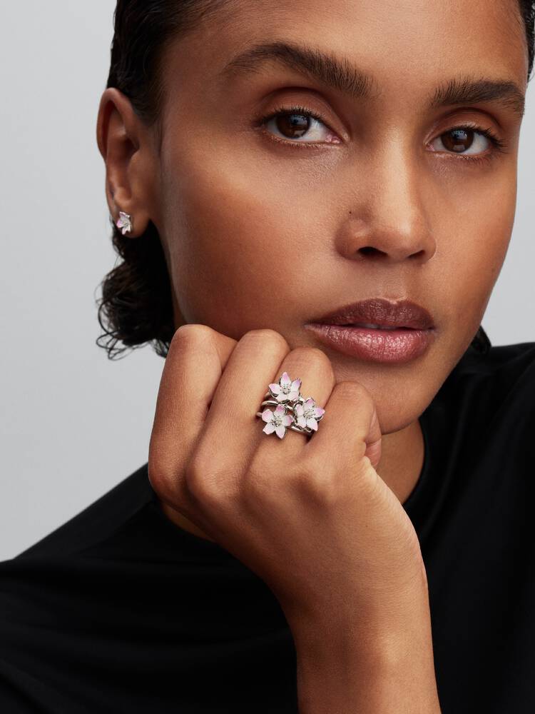 2026Q2C_collection_moments_go_con_ic_pdp_premd_model_styled_08_RGB_1x1