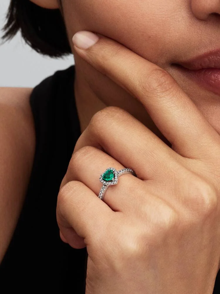 2026Q2C_collection_timeless_go_con_ic_pdp_premd_model_single_16_RGB_1x1_ring