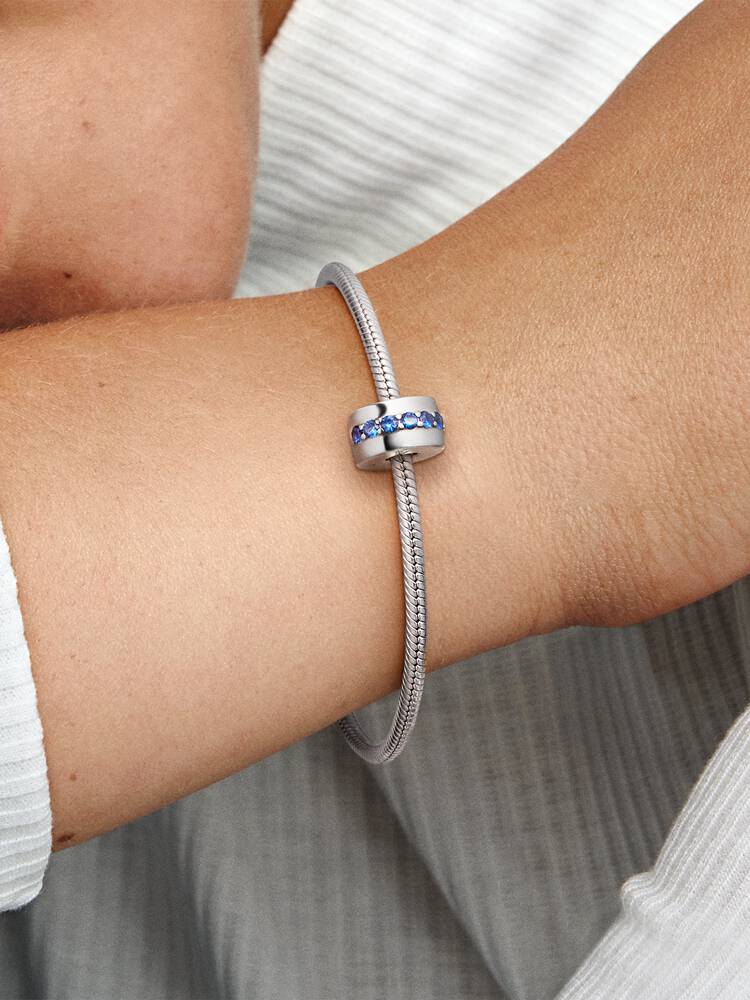 791972C01_ABC123_MODEL_eCOM_02_RGB