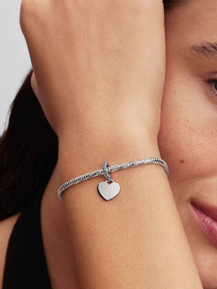 2025Q3E_collection_moments_go_ac_tp_pdp_model_trendinglane_09_1x1_RGB_charm