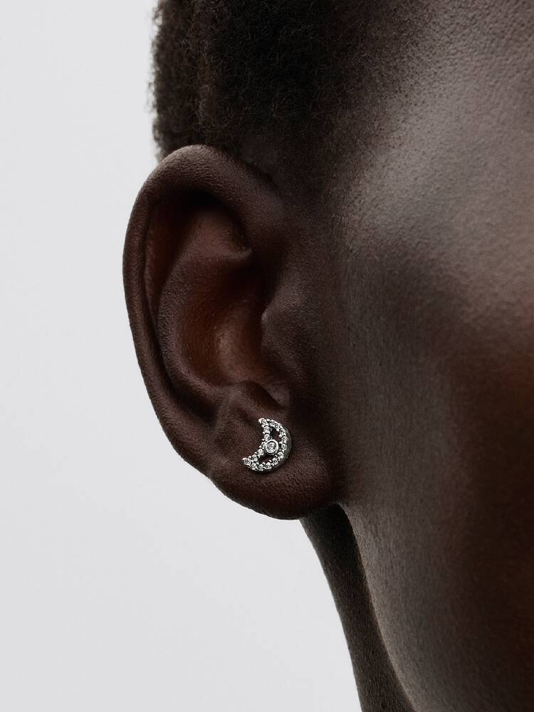 2025Q4G_collection_moments_go_ac_tp_pdp_model_single_04_1x1_RGB_earring