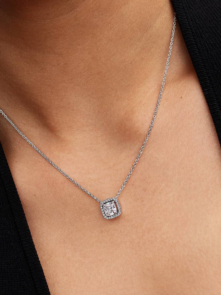 2025Q4G_collection_timeless_go_ac_tp_pdp_model_single_07_1x1_RGB_necklace