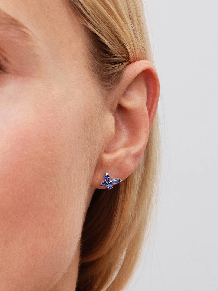 2025Q4G_collection_timeless_go_ac_tp_pdp_model_single_14_1x1_RGB_earring