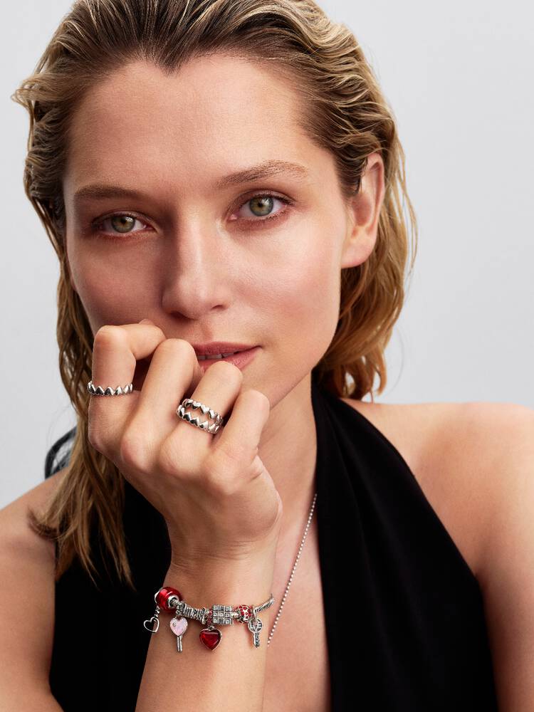 2026Q1A_collection_moments_go_con_ic_pdp_model_styled_03_1x1_RGB