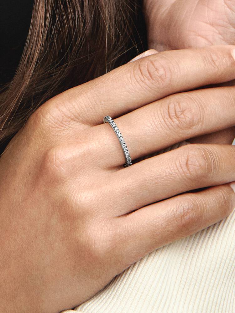 192999C01_ABC123_MODEL_eCOM_02_RGB