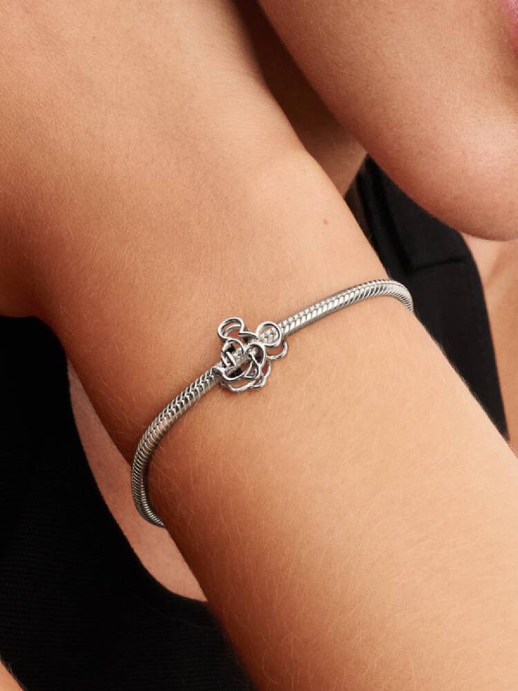 2025Q2D_collection_disney_go_ac_tp_pdp_model_single_05_1x1_rgb_charm