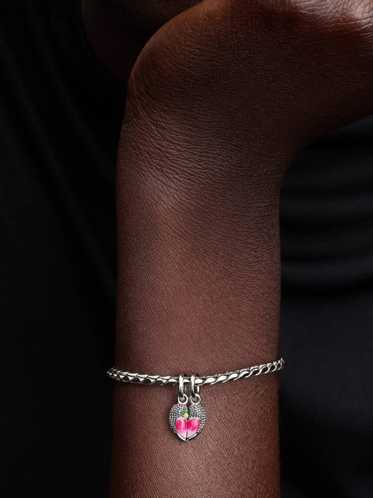 2026Q2C_collection_moments_go_con_ic_pdp_premd_model_single_14_RGB_1x1_charm