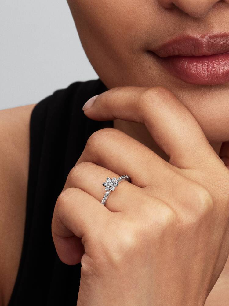 2026Q2C_collection_timeless_go_con_ic_pdp_premd_model_single_15_RGB_1x1_ring