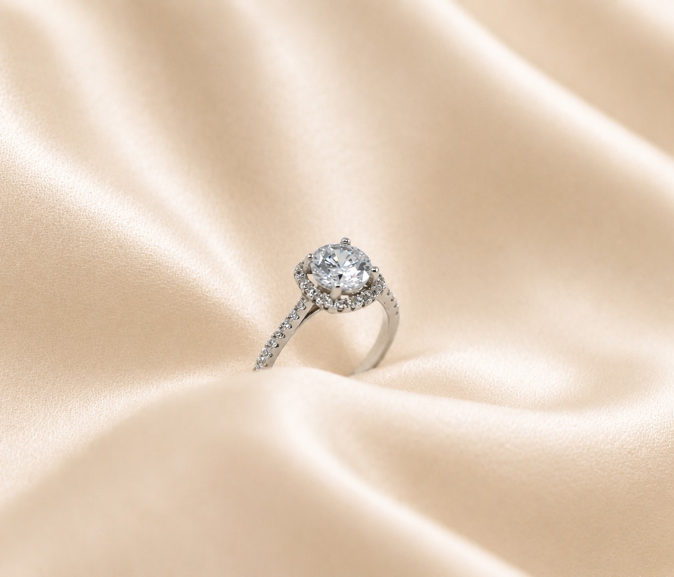 Anel Solitário Ouro Branco 19,2kt 3