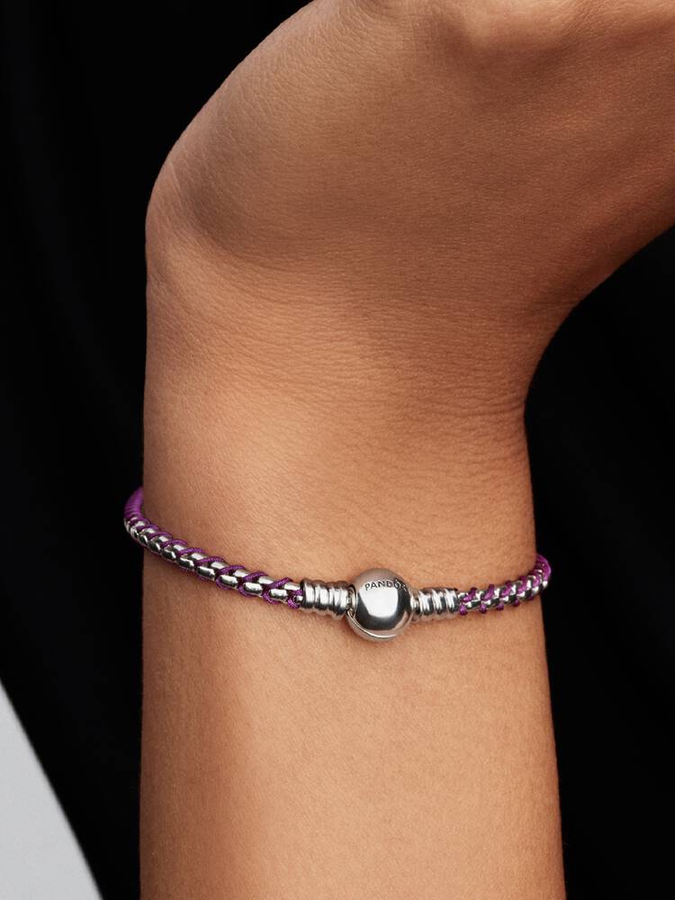 2026Q2D_collection_moments_go_con_ic_pdp_model_single_35_1x1_bracelet