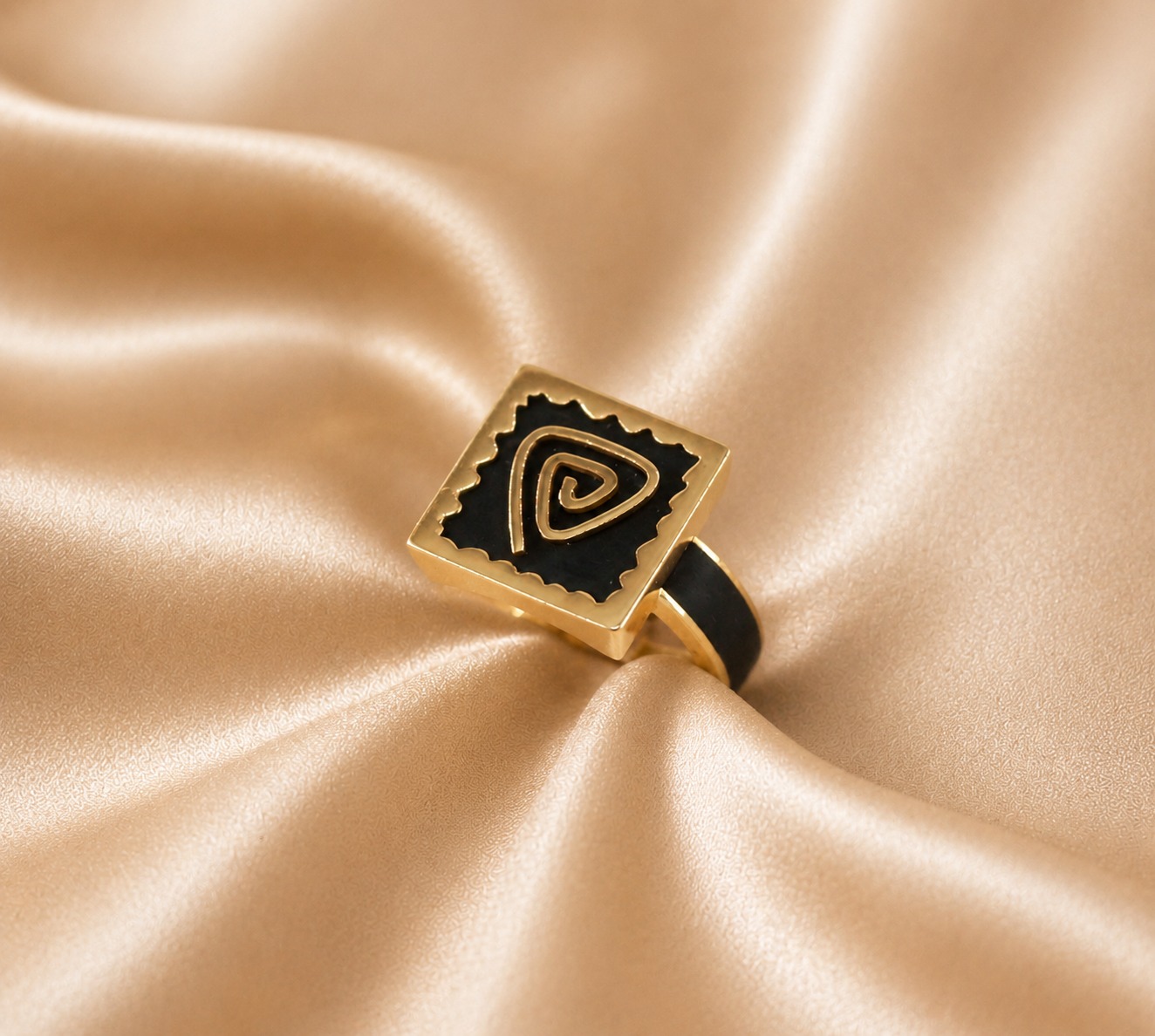 Anel Cautchu Preto Ouro 19,2kt