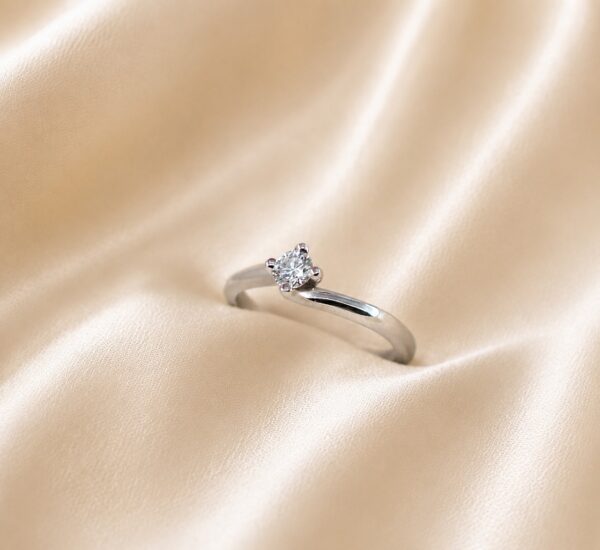 Anel Solitário Diamante Ouro Branco 19,2Kt