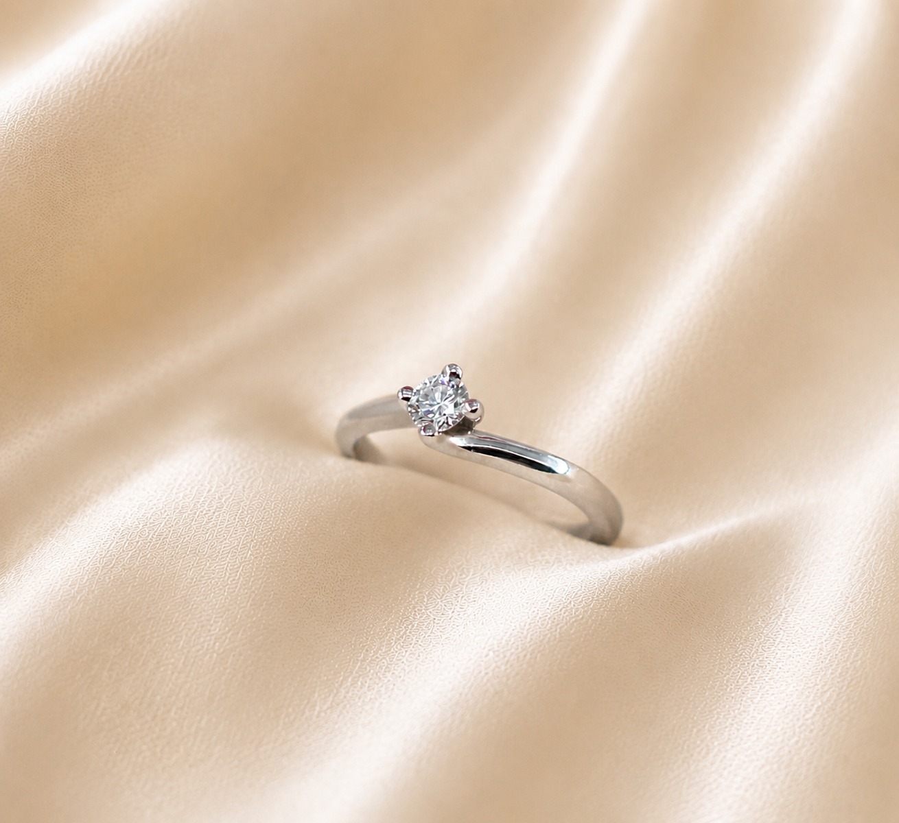 Anel Solitário Diamante Ouro Branco 19,2Kt