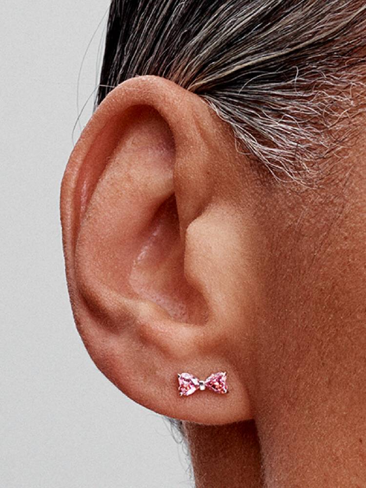 Q424_G_PDP_MODEL_SINGLE_51_1x1_RGB_earring
