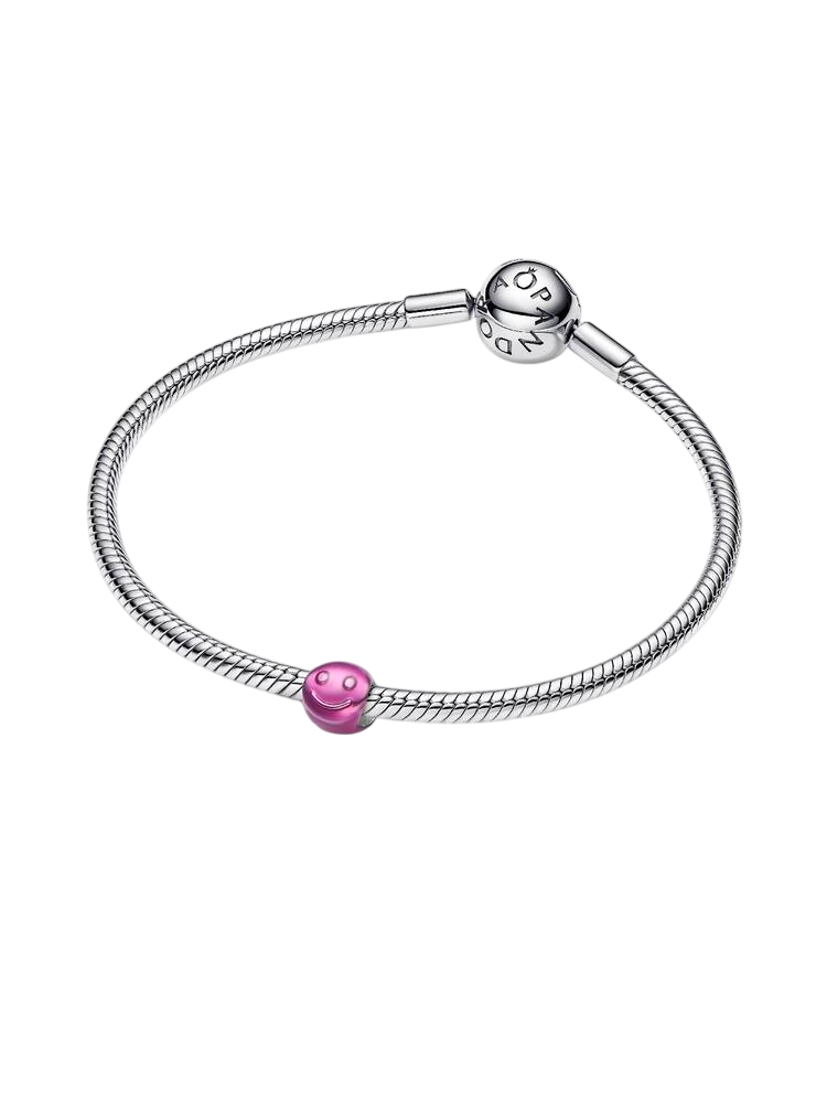 Cara feliz com pulseira