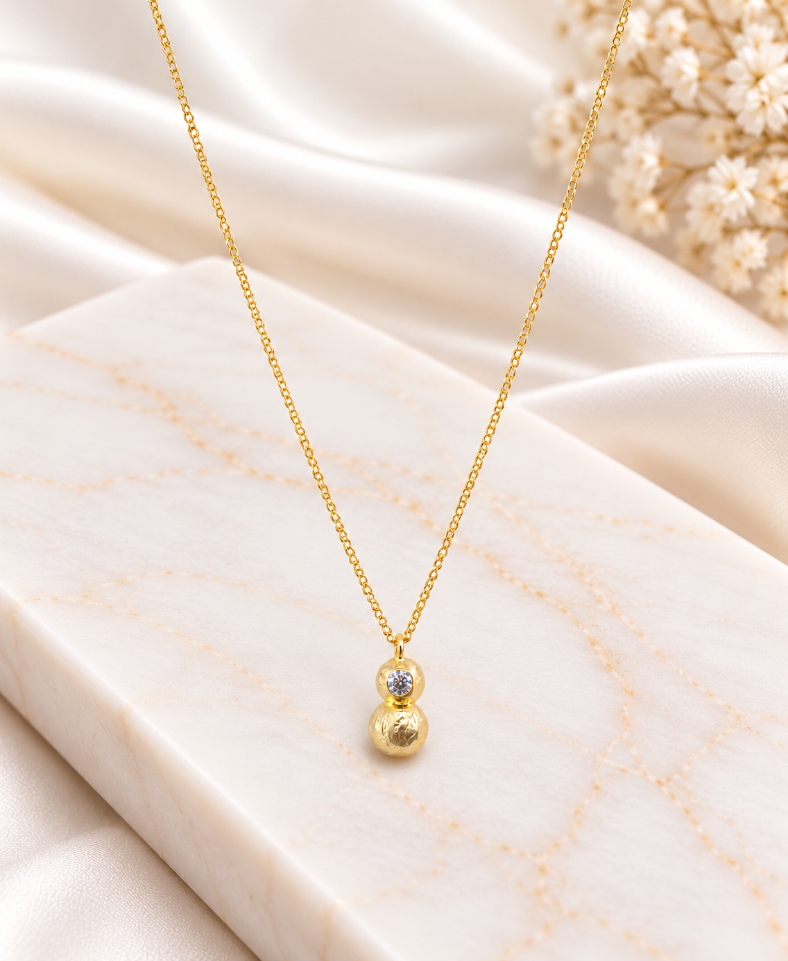 Colar PrataDourada925 2MeiasBolas 1Zirconia