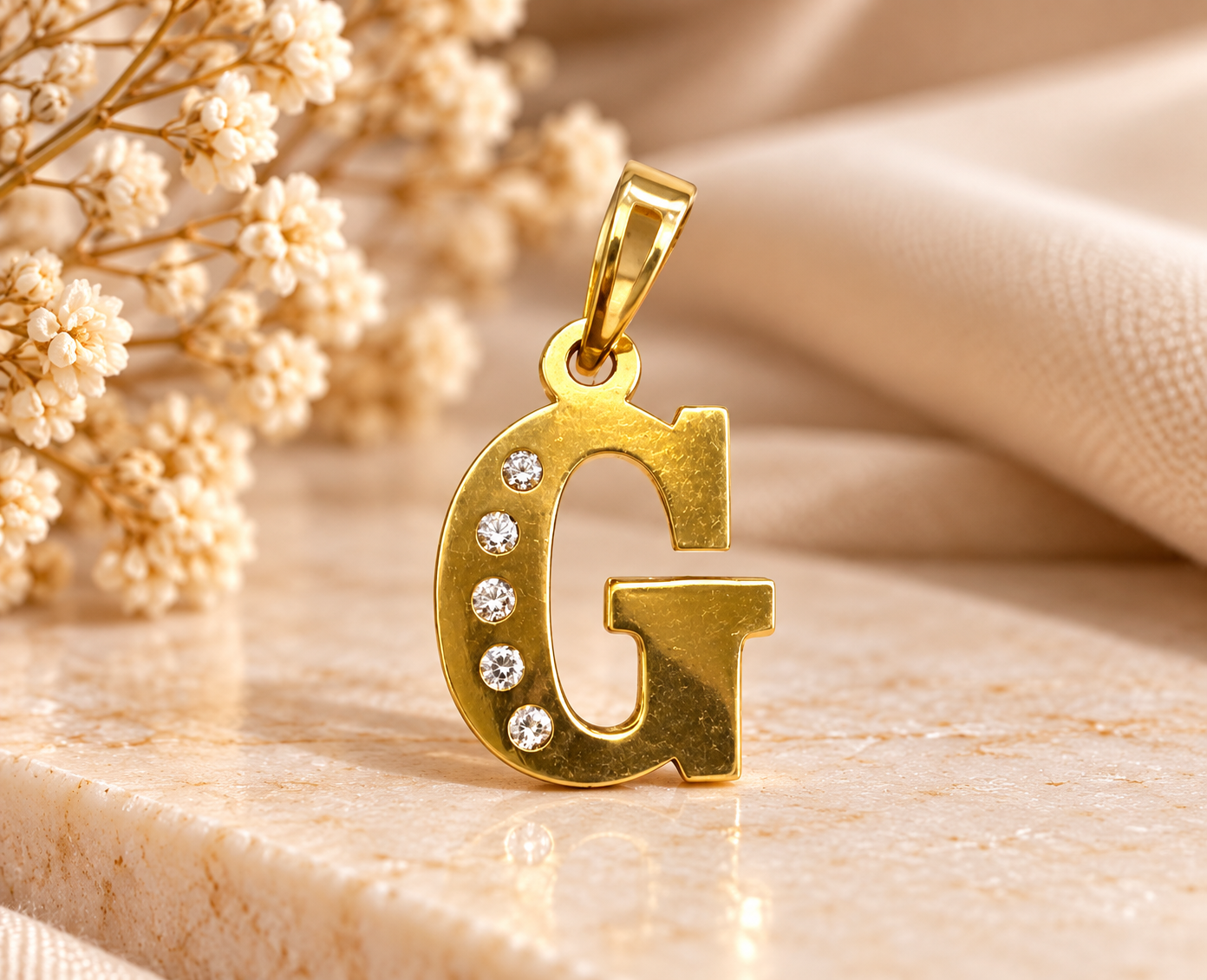 Medalha Ouro19.2Kt Letra G Zirconias