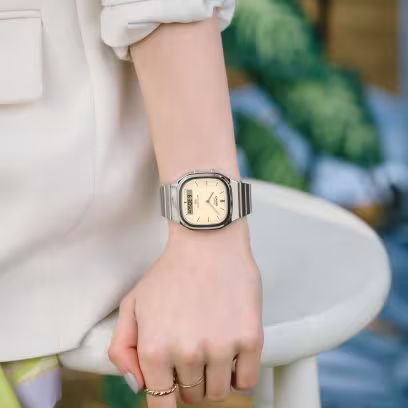 Relógio AQ-240E-7A2EF Prateado CASIO.